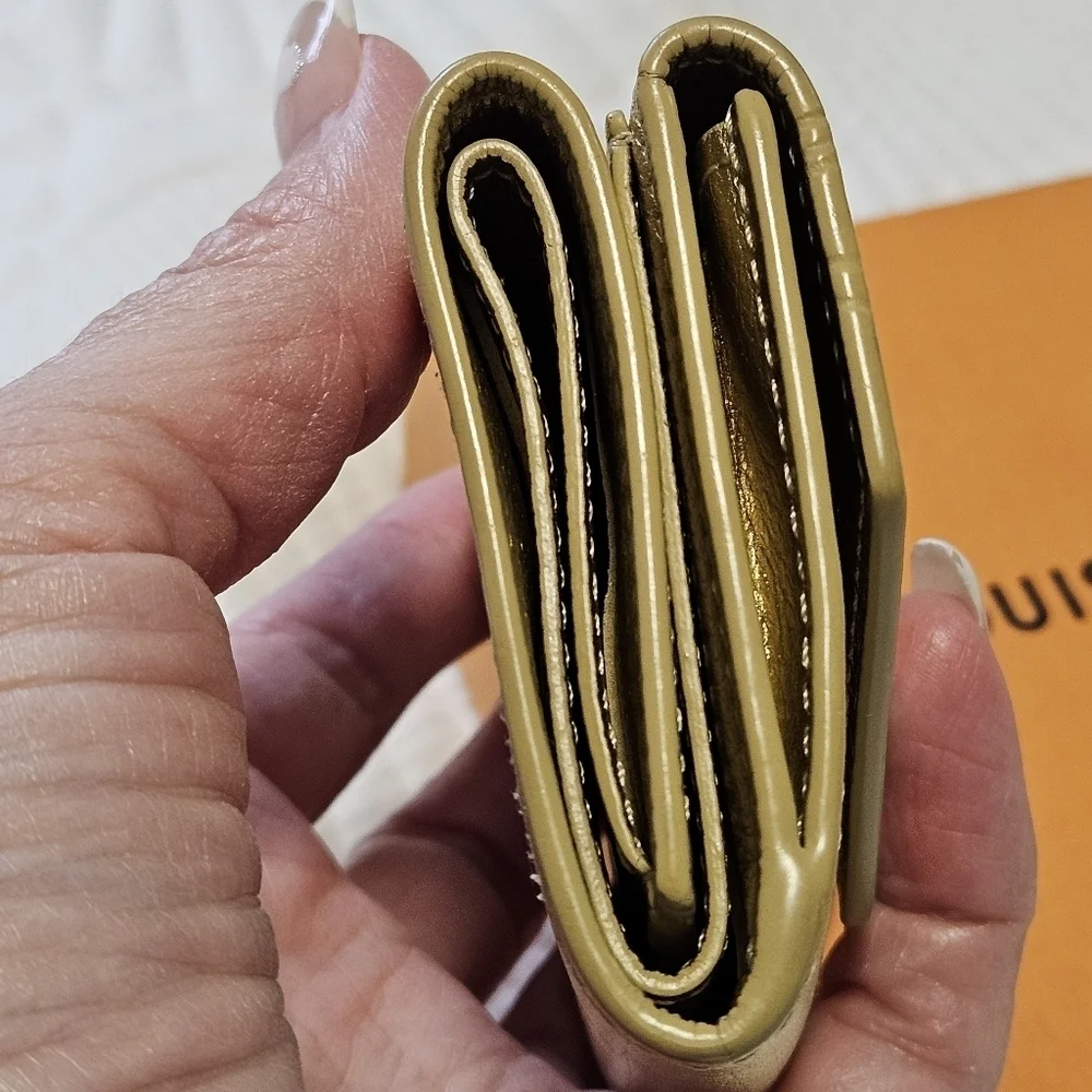 LOUIS VUITTON Portefeuille lock mini Compact Wallet Trifold Leather